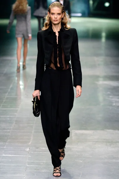 Look 11